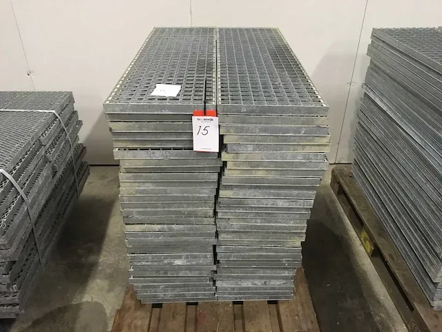 Metal grid floor plates (60x) - afbeelding 2 van  4