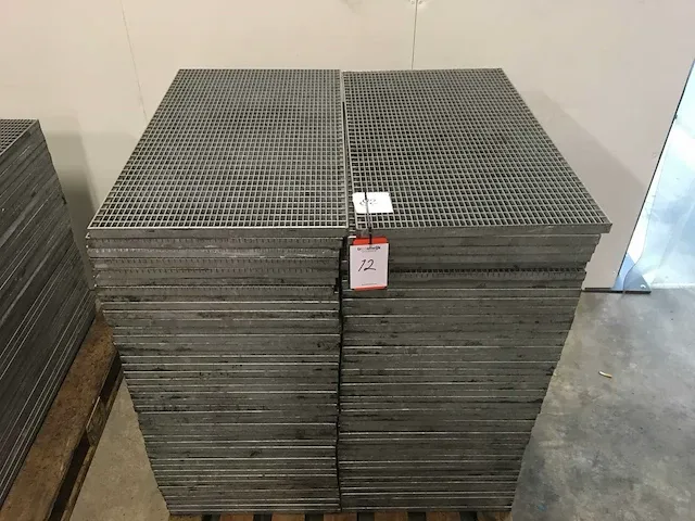 Metal grid floor plates (82x) - afbeelding 3 van  4