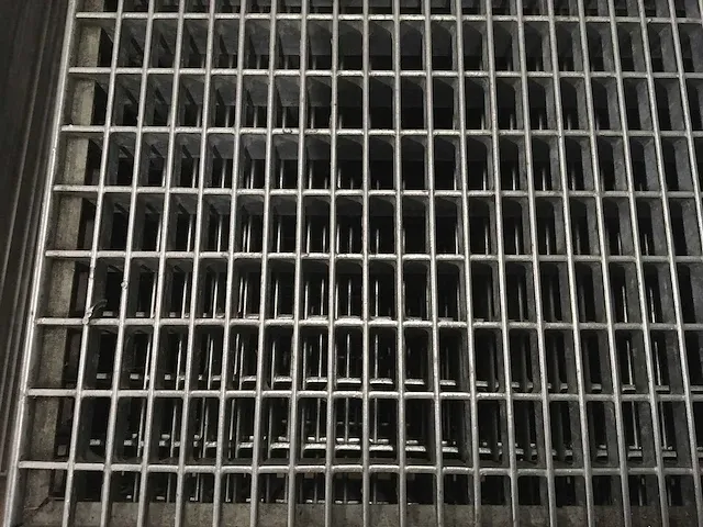 Metal grid floor plates (82x) - afbeelding 4 van  4