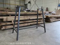 Metalen bartafel onderstel