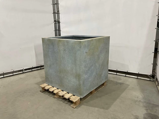 Metalen bloembak 100x100 cm - afbeelding 1 van  6