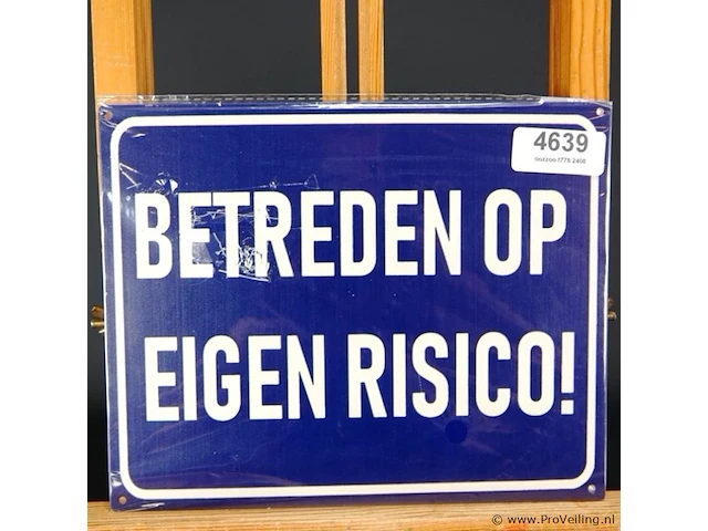 Metalen bord betreden op eigen risico - afbeelding 1 van  1