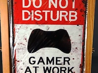 Metalen bord do not disturb
