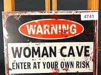 Metalen bord woman cave - afbeelding 1 van  1
