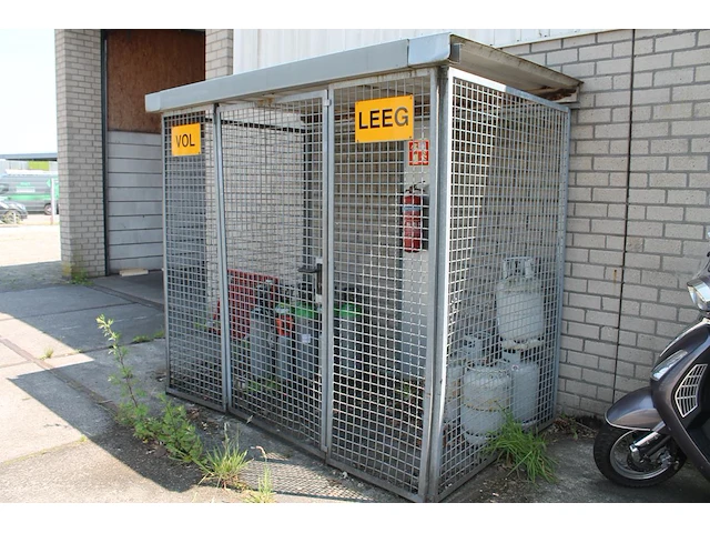 Metalen gashok. afmeting 240 x 150 x 220 cm. let op! exclusief gasflessen. - afbeelding 1 van  1