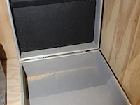 Metalen gereedschapskoffer. afmeting 30 x 30 x 13 cm. - afbeelding 2 van  2