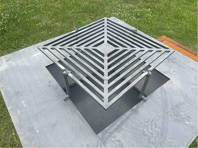 Metalen houtgestookte bbq - afbeelding 5 van  14