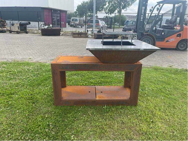 Metalen houtgestookte bbq - afbeelding 14 van  14
