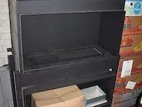 Metalen inbouw gaskachel 113 x 45 x 204 cm en haardopening 100 x 51 cm met metalen inbouwkast voor houtopsl... - afbeelding 4 van  6