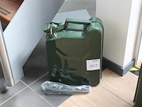 Metalen jerrycan met schenktuit 10l - afbeelding 1 van  2