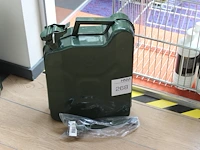 Metalen jerrycan met schenktuit 10l - afbeelding 1 van  2