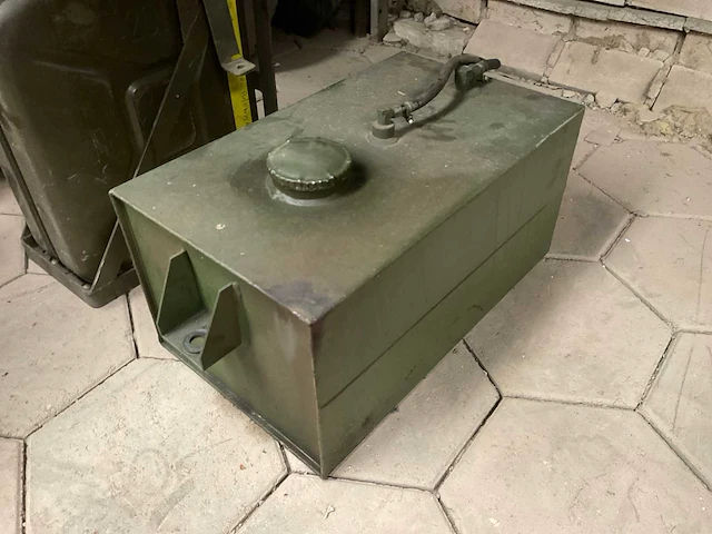 Metalen jerrykan - afbeelding 1 van  2