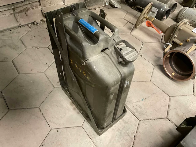 Metalen jerrykan - afbeelding 1 van  3