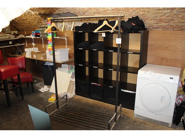 Metalen kapstok met afmeting 110 x 170 cm. - afbeelding 1 van  2