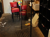 Metalen kapstok met afmeting 110 x 170 cm. - afbeelding 2 van  2