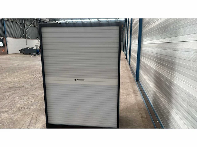 Metalen kast (2x) - afbeelding 1 van  3
