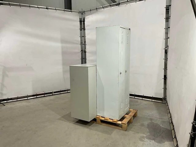 Metalen kast (2x) - afbeelding 1 van  8