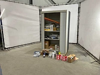 Metalen kast met inhoud - afbeelding 1 van  11