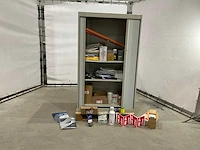 Metalen kast met inhoud - afbeelding 5 van  11