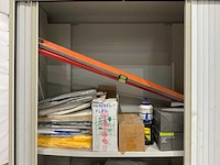 Metalen kast met inhoud - afbeelding 6 van  11