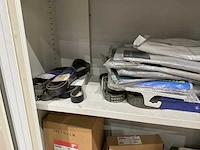 Metalen kast met inhoud - afbeelding 7 van  11