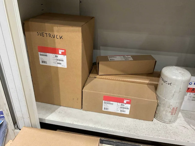 Metalen kast met inhoud - afbeelding 9 van  11