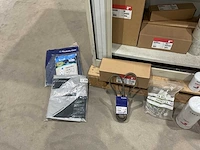 Metalen kast met inhoud - afbeelding 11 van  11