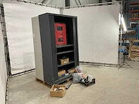 Metalen kast met inhoud - afbeelding 2 van  9