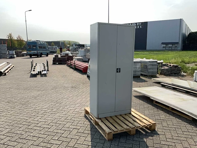 Metalen kast - afbeelding 2 van  3