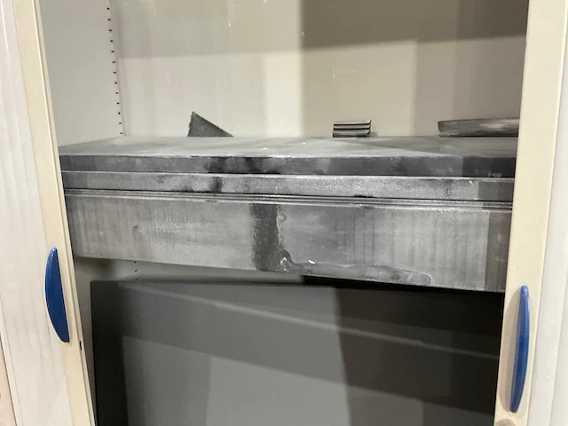 Metalen kast - afbeelding 6 van  7