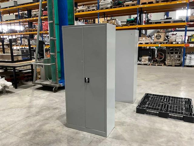Metalen kast - afbeelding 1 van  6