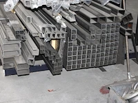 Metalen kokers en u-profielen op draagarm waaronder 35 x 35, 40 x 40 en 50 x 70 mm, totaal circa 150 kokers... - afbeelding 2 van  2
