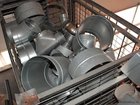 Metalen krat met diversen - afbeelding 3 van  5