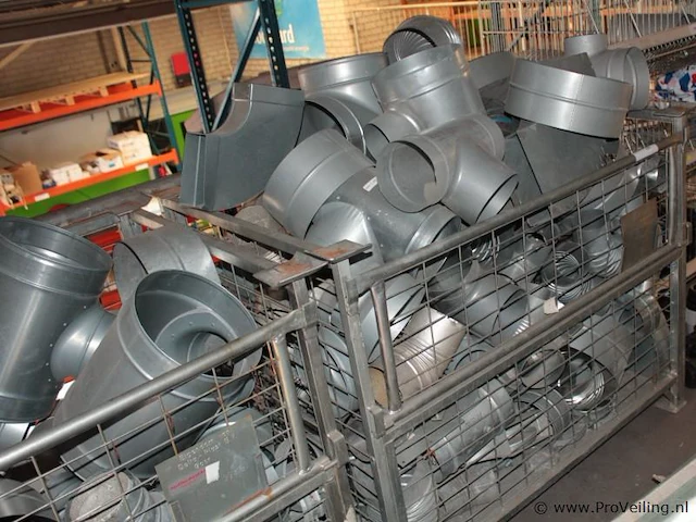 Metalen krat met diversen - afbeelding 4 van  5