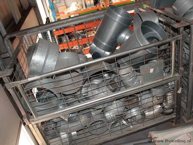 Metalen krat met diversen - afbeelding 5 van  5