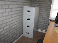 Metalen ladekast met vier laden. afmeting 47 x 62 x 133 cm - afbeelding 1 van  2