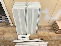 Metalen legbord met steunen (25x) - afbeelding 1 van  3
