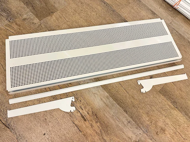 Metalen legbord met steunen (25x) - afbeelding 2 van  3