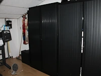 Metalen magazijnkast met twee kunststof roldeuren. afmeting 120 x 42 x 198 cm. let op! staan op eerste verd... - afbeelding 1 van  2
