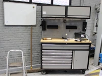 Metalen mobiele werkbank 156 x 50 x 197 cm met houten werkblad 126 x 47 cm, onderkast met zeven laden, twee...