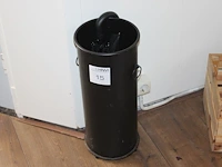 Metalen paraplubak hoogte 52 cm. - afbeelding 1 van  2