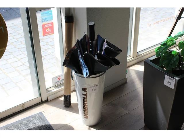 Metalen paraplubak hoogte 52 cm. - afbeelding 1 van  2