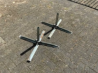 Metalen parasolvoeten (2x) - afbeelding 1 van  4