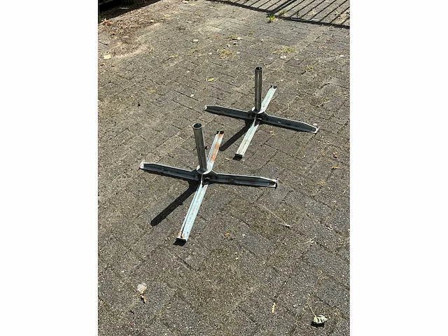 Metalen parasolvoeten (2x) - afbeelding 2 van  4