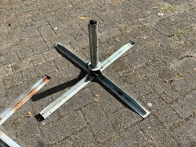 Metalen parasolvoeten (2x) - afbeelding 3 van  4