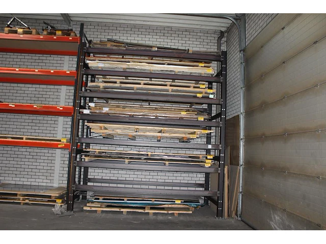 Metalen platenstelling afm. circa 350 x 156 x 400 cm, let op excl. inhoud en ophalen in overleg met hnvi - afbeelding 1 van  2