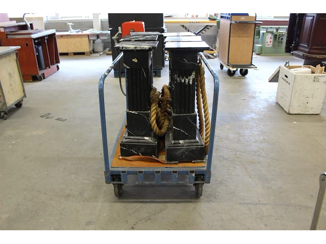 Metalen platte kar. afmeting 128 x 80 x 105 cm. - afbeelding 2 van  4