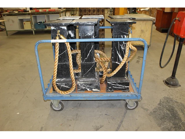 Metalen platte kar. afmeting 128 x 80 x 105 cm. - afbeelding 3 van  4