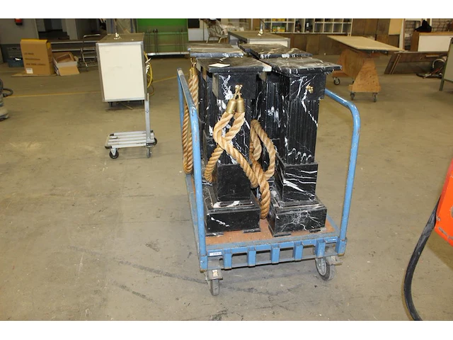 Metalen platte kar. afmeting 128 x 80 x 105 cm. - afbeelding 4 van  4