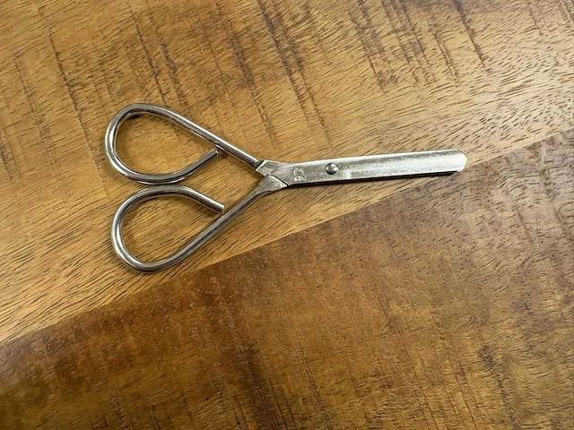 Metalen schaar (3000x) - afbeelding 1 van  2